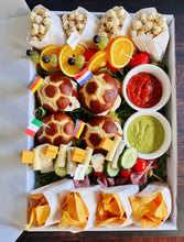 Cargar imagen en el visor de la galería, Game Box including some stuffed sandwiches, charcuterie sticks, nachos, popcorn, dips and fruits. 
