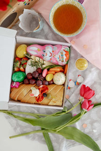 Easter box, Eastern, Breakfast, Osterboxen, Ostermontag, Käse, Wurst, Schokolade, Gummibärchen, Eier, Obst, Brot, Gemüse, Easter Holiday, 